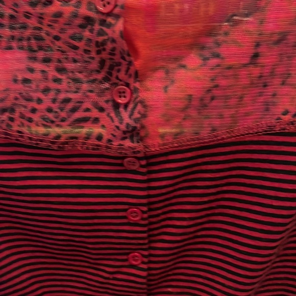 LULU H. Sheer button up top - Picture 3 of 8